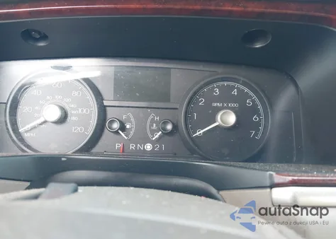 2006 Lincoln Town Car Signature Limited из США, поврежденный, VIN 1LNHM82V86Y624987